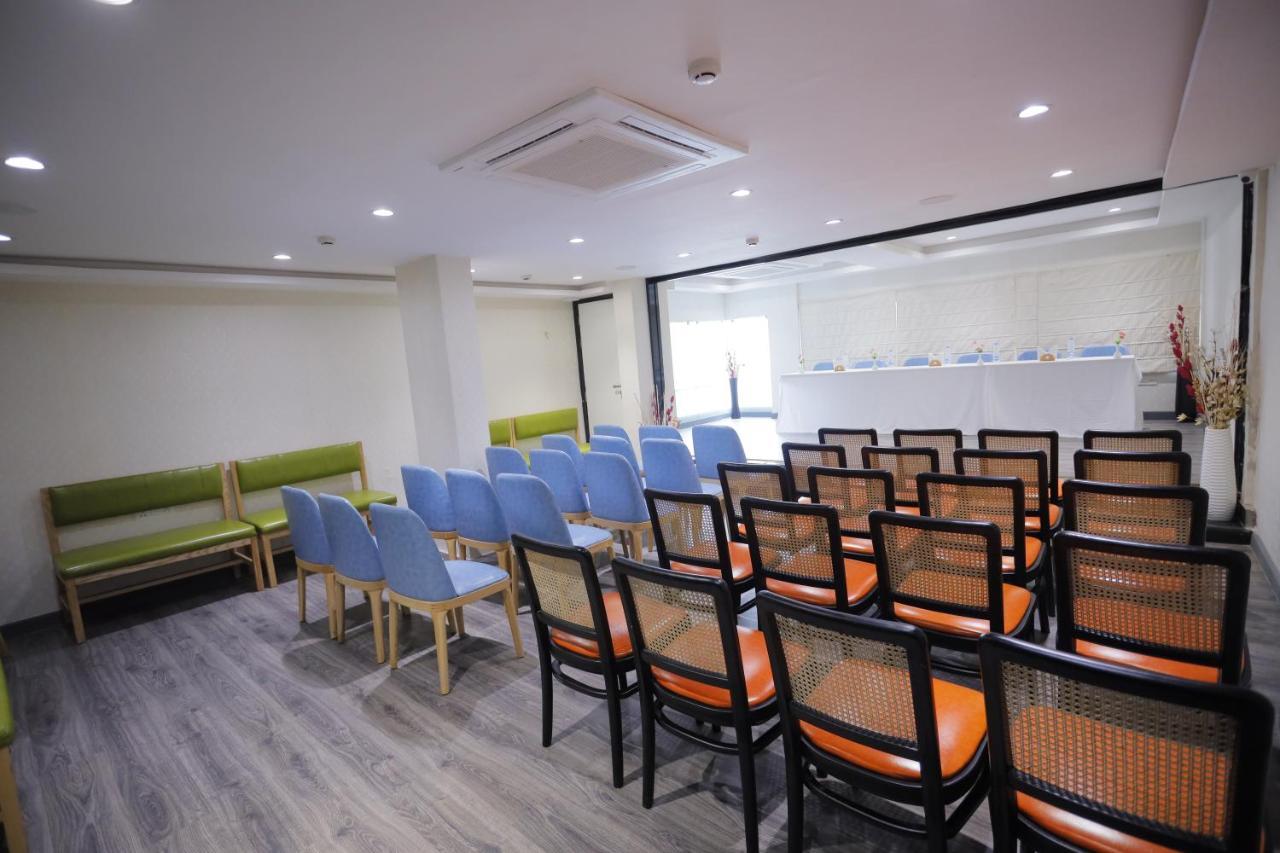 The Avenue Hotel Ballygunge Calcutta Eksteriør billede